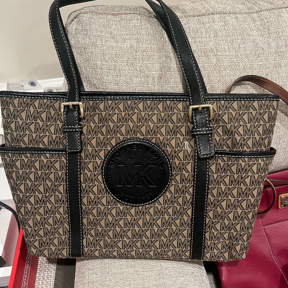 Michale Kors Signature jacquard Shoulder bag- Logo, Black and Tan
